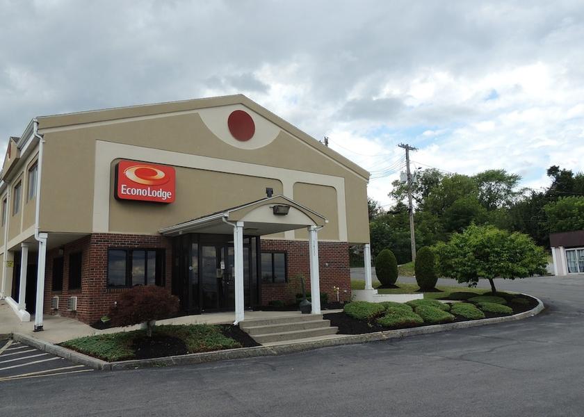 New York DeWitt Facade