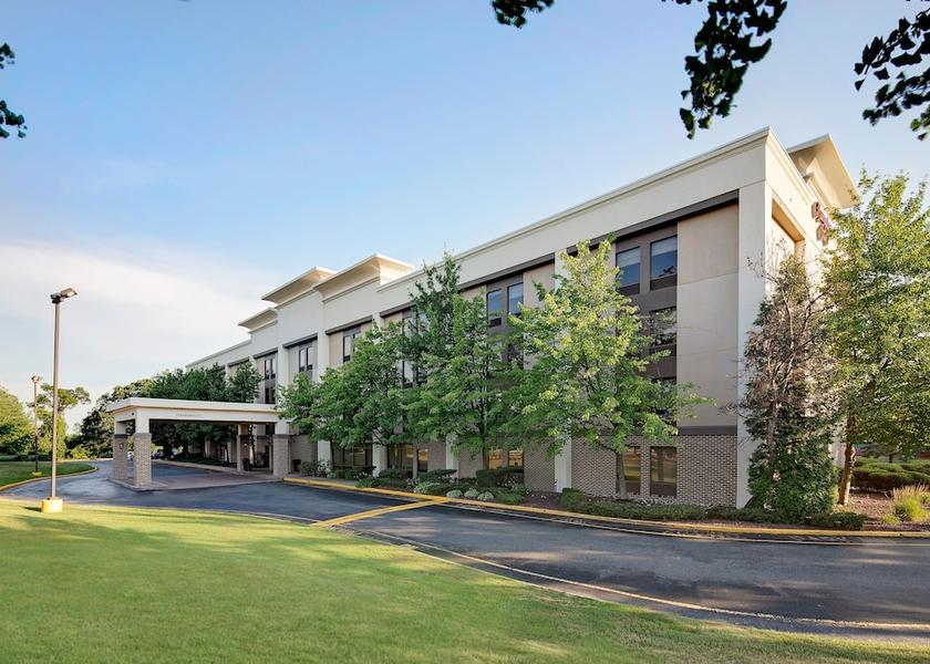 New York Islandia Exterior Detail