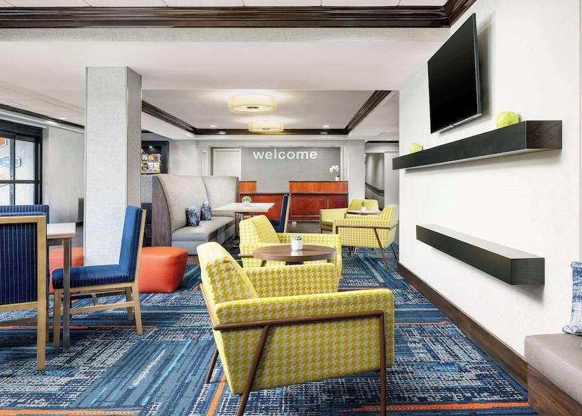 New York Islandia Lobby