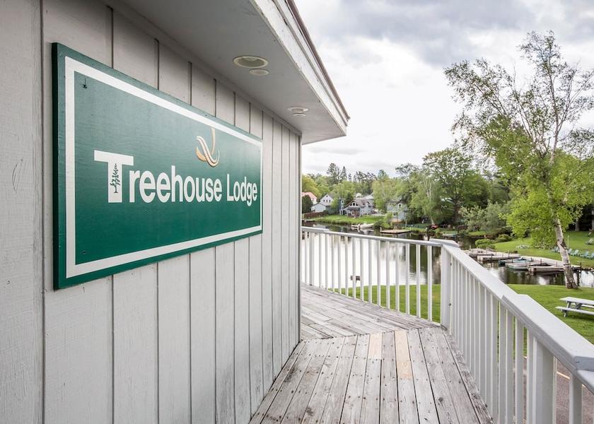 New York Lake Placid Exterior Detail