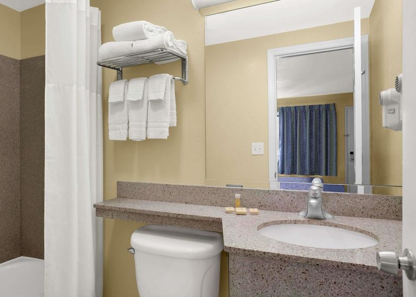 New York New Hampton Bathroom