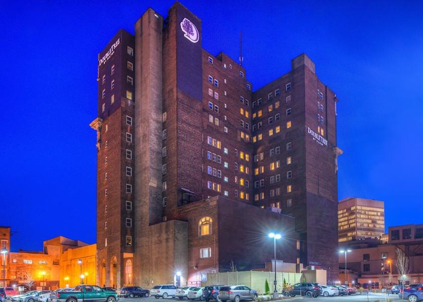 New York Utica Exterior Detail