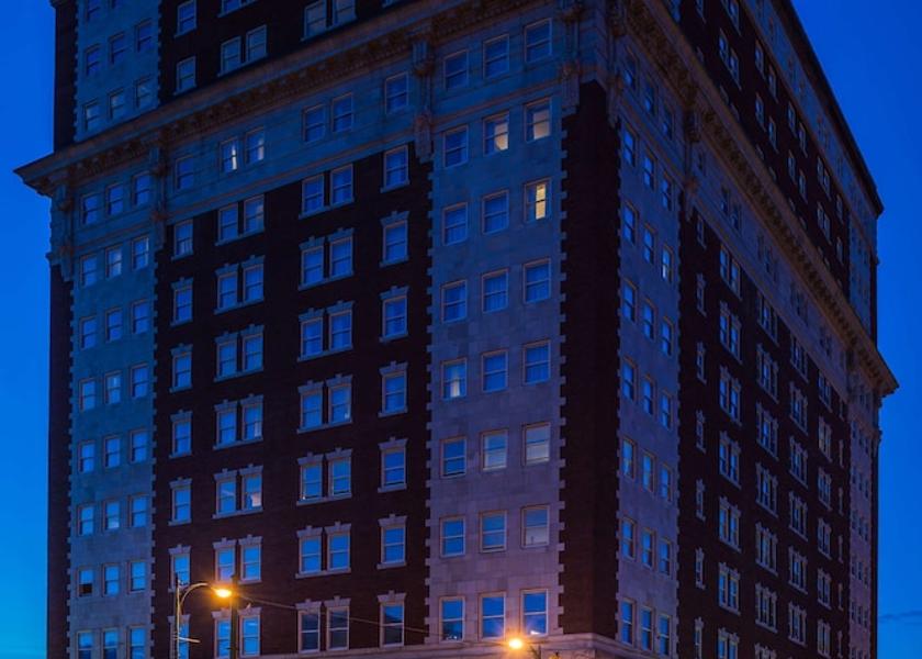 New York Utica Exterior Detail