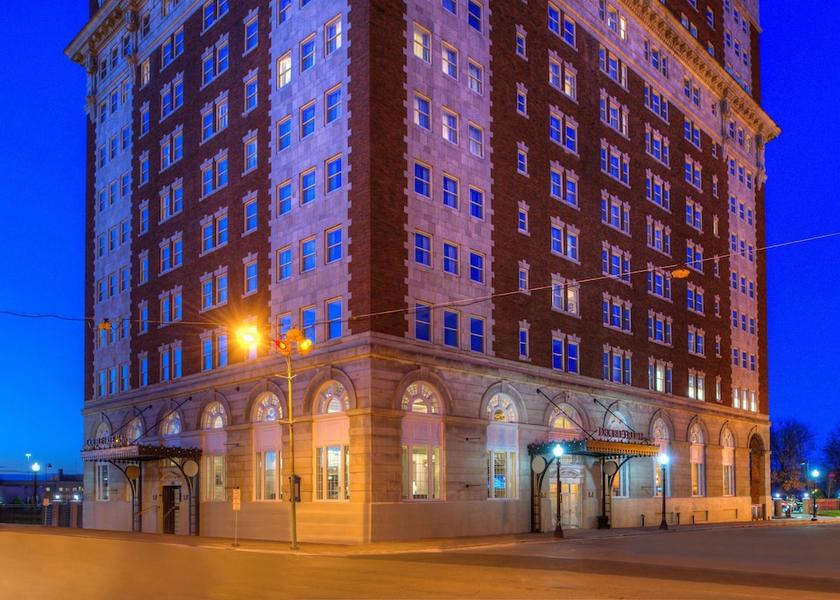 New York Utica Exterior Detail