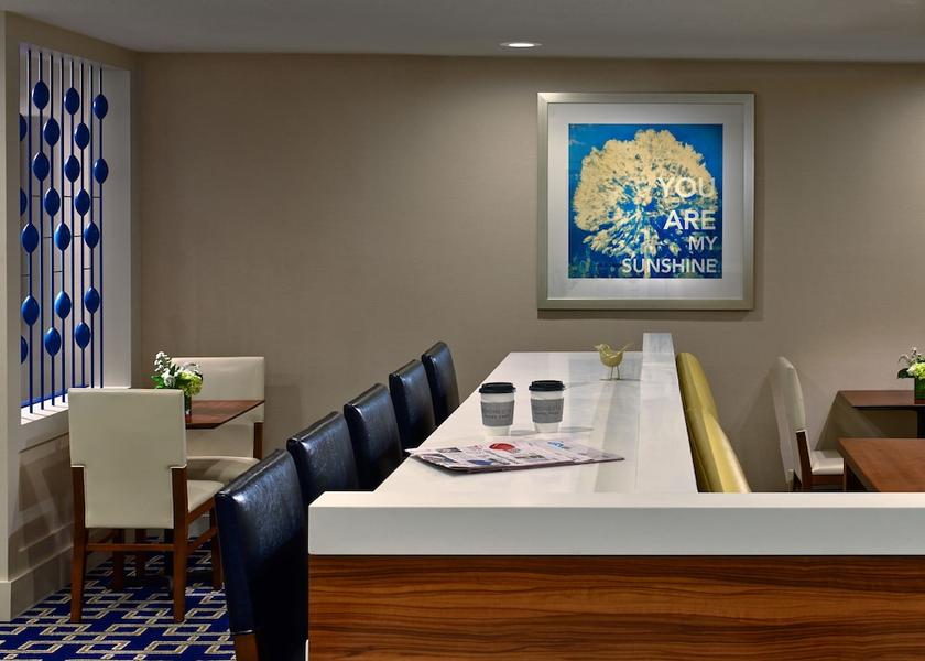 Ohio Middleburg Heights Lobby sitting area