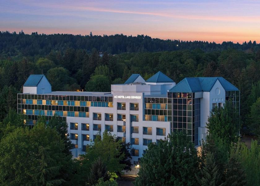 Oregon Lake Oswego Exterior Detail