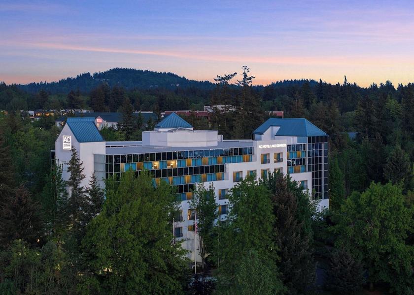 Oregon Lake Oswego Exterior Detail