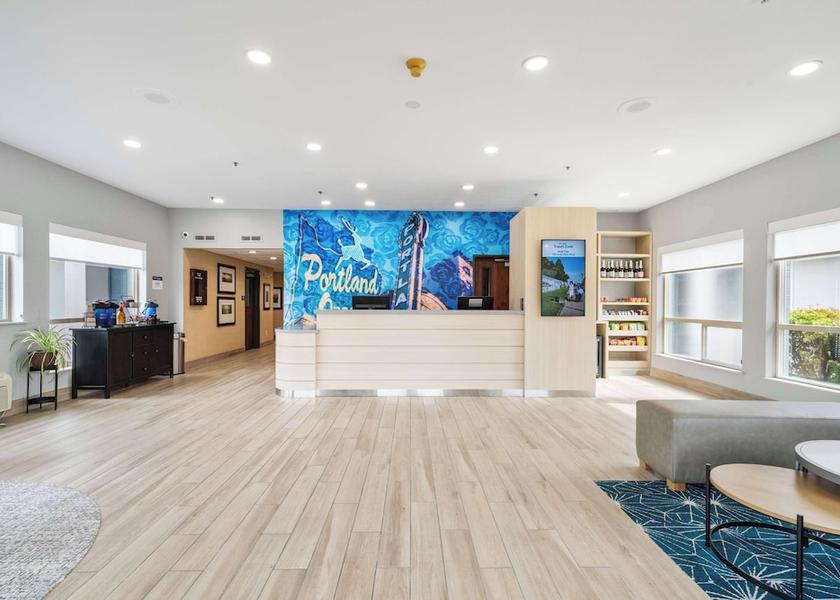 Oregon Lake Oswego Lobby