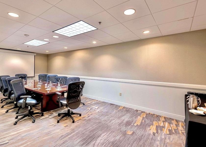 Rhode Island Warwick Meeting Room