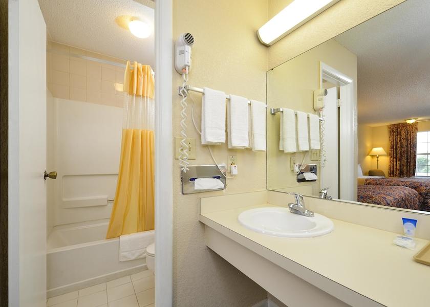 South Carolina Winnsboro Bathroom
