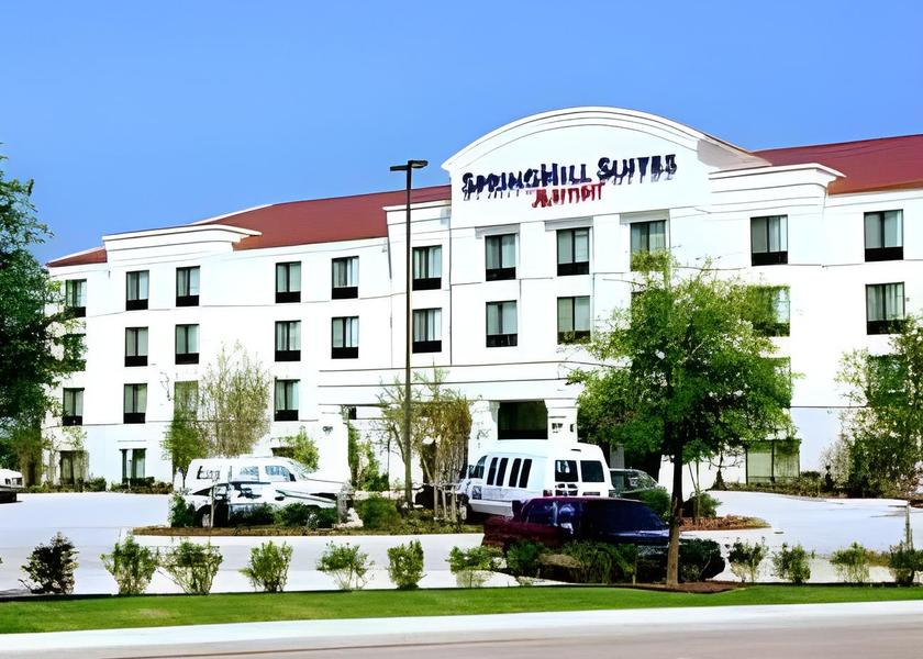Texas Grapevine Hotel Exterior