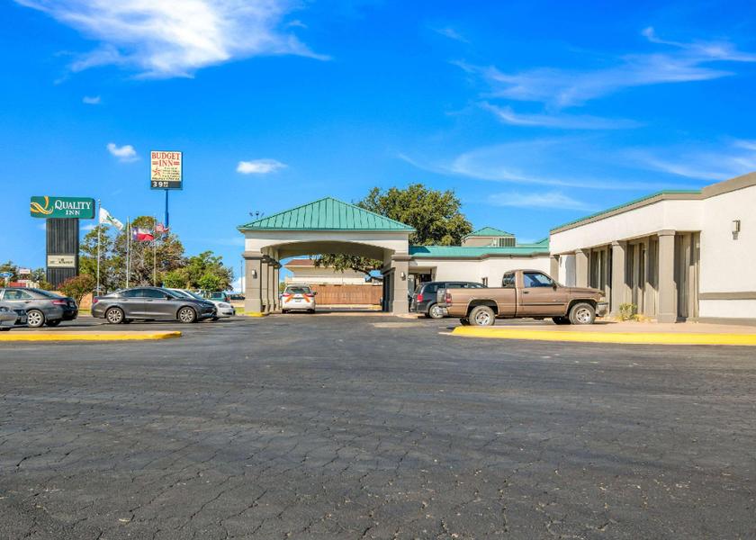 Texas Sweetwater exterior view