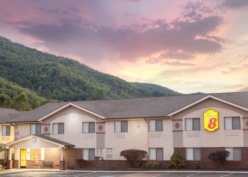 Virginia Norton Exterior Detail