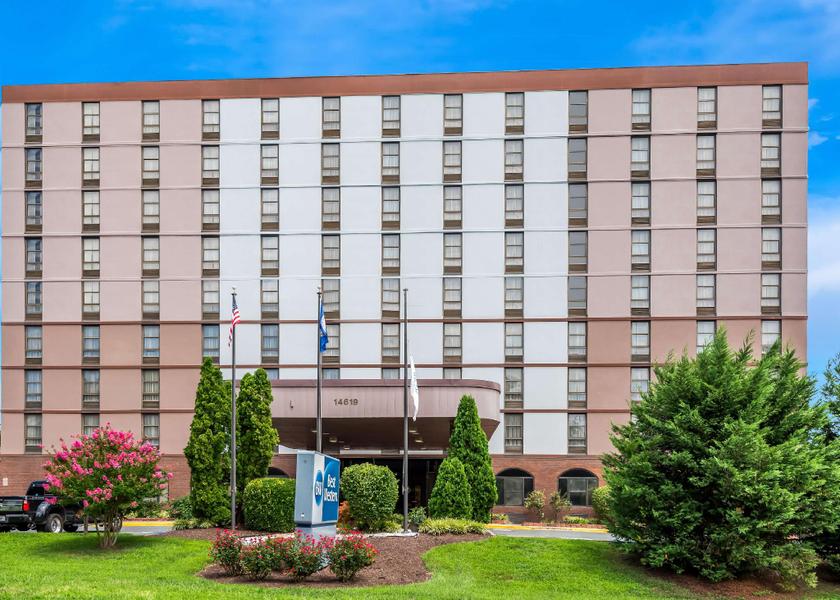 Virginia Woodbridge exterior view