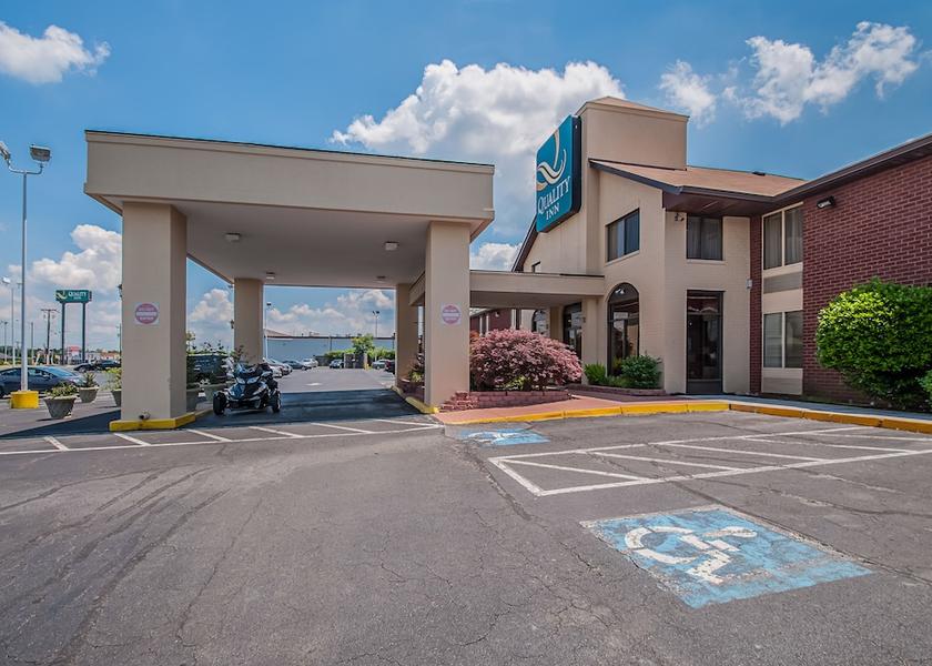 Virginia Woodbridge Exterior Detail