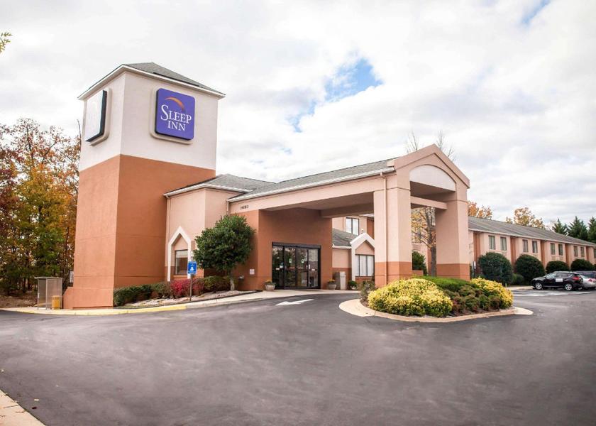 Virginia Woodbridge exterior view