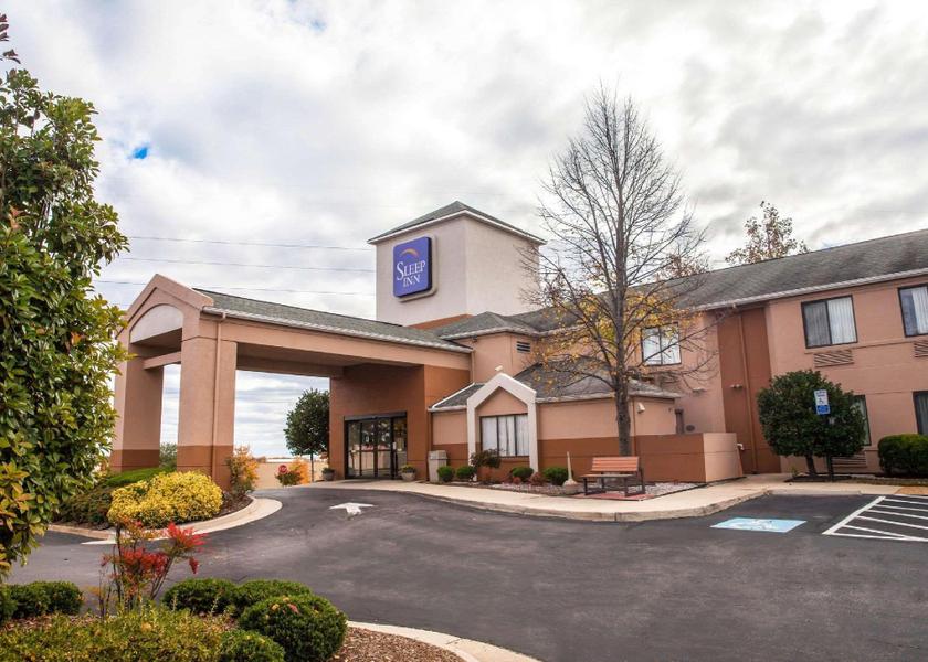 Virginia Woodbridge exterior view