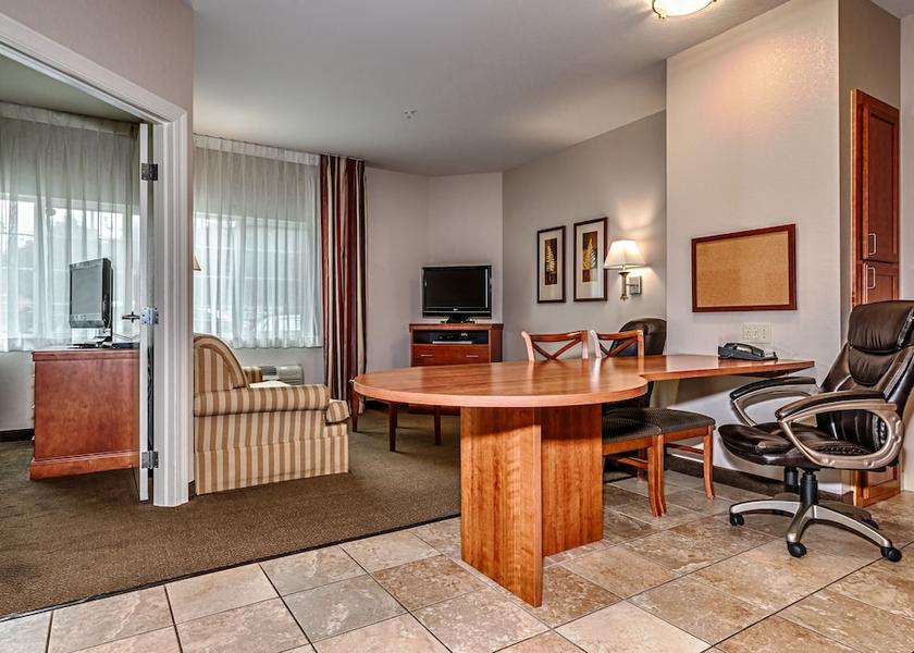 Washington Oak Harbor Room