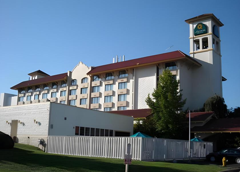 Washington SeaTac Hotel Exterior