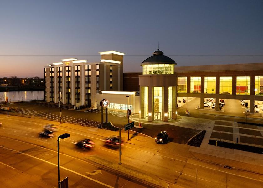 Wisconsin Green Bay Front of property - evening/night
