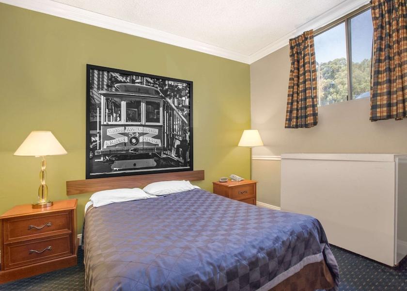 California Hayward Room