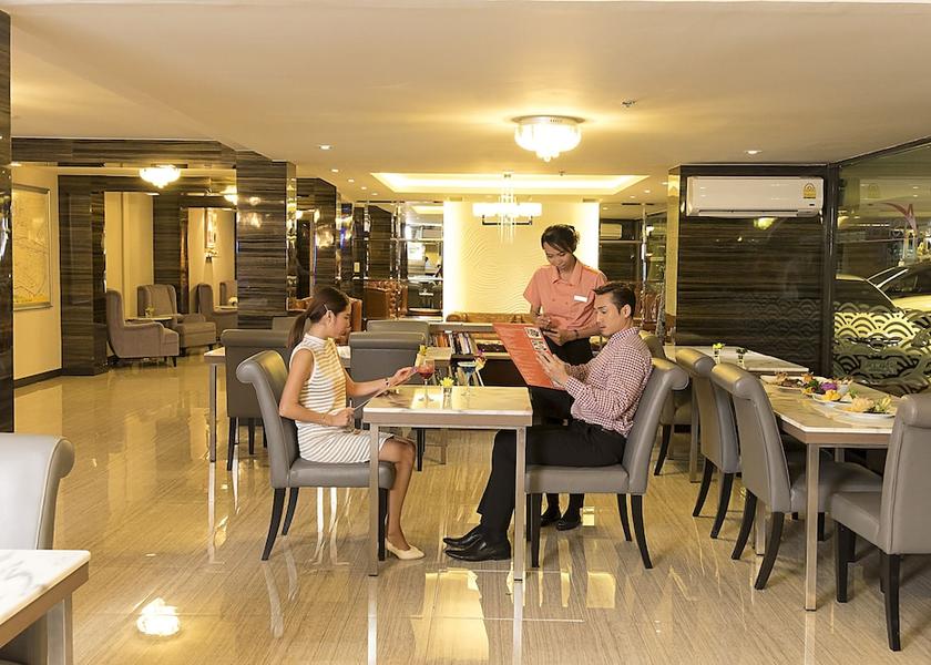 Couples dining