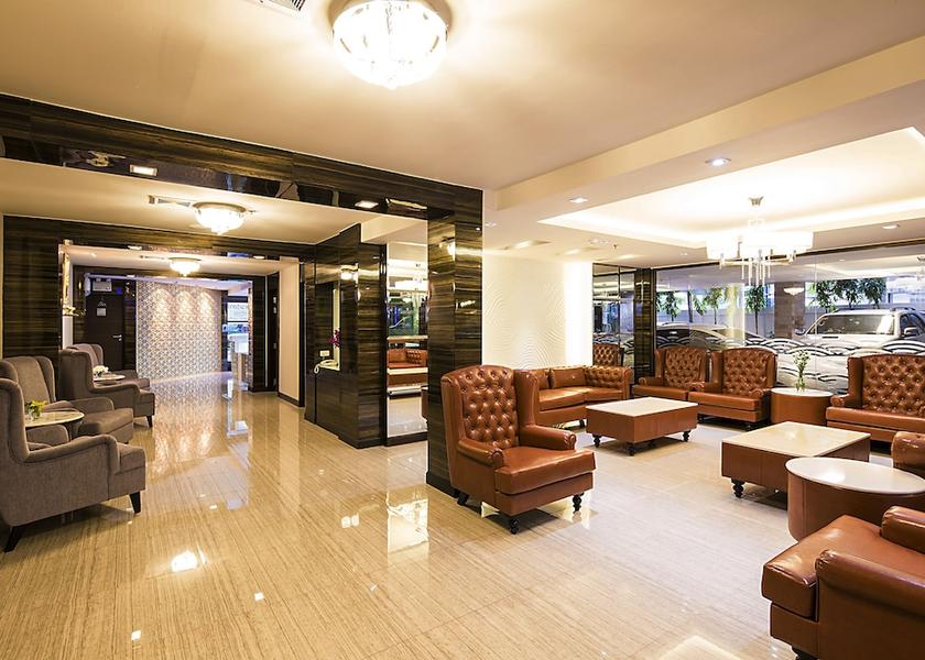 Lobby lounge