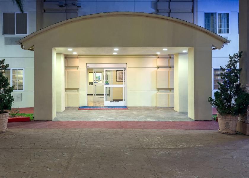 California Hawthorne Exterior Detail