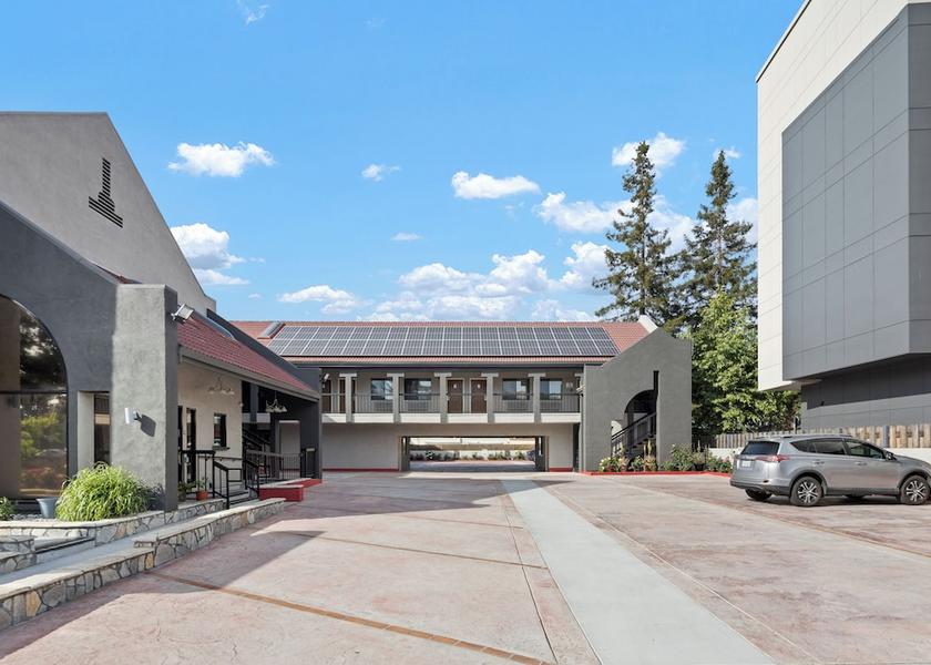 California Mountain View Facade