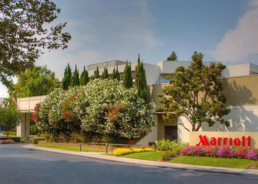 California Pleasanton Hotel Exterior