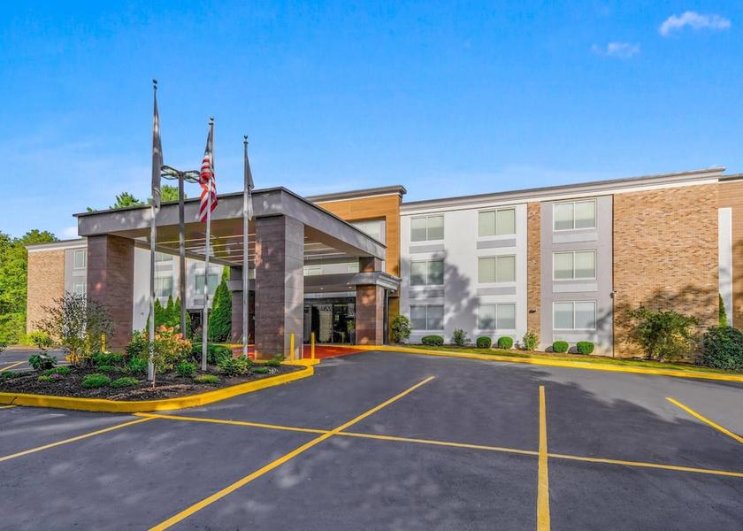 Massachusetts Fiskdale Exterior Detail