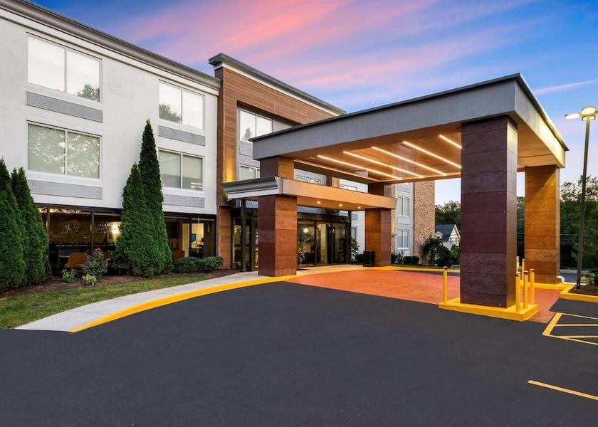 Massachusetts Fiskdale Exterior Detail