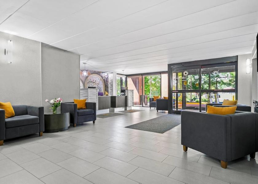 Massachusetts Fiskdale Lobby