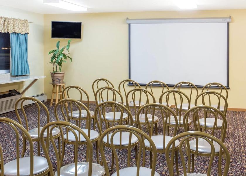 Michigan Escanaba Meeting Room