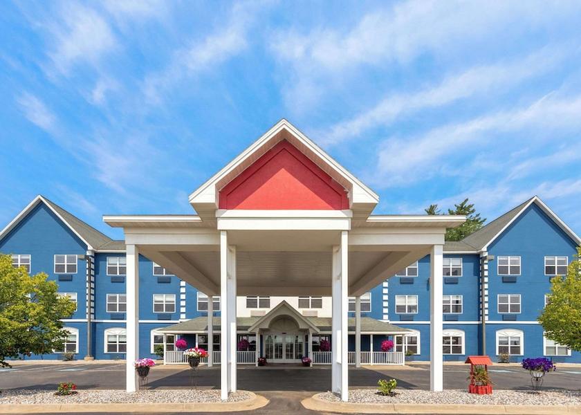 Michigan Iron Mountain Exterior Detail