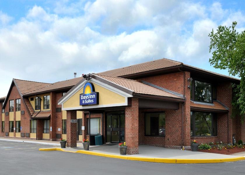 New York Utica Front of property