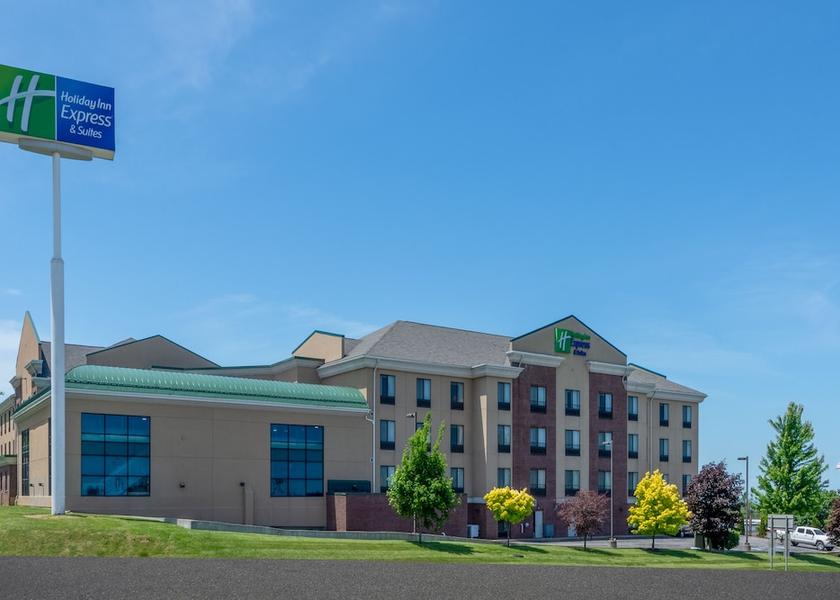 Pennsylvania North East Exterior Detail