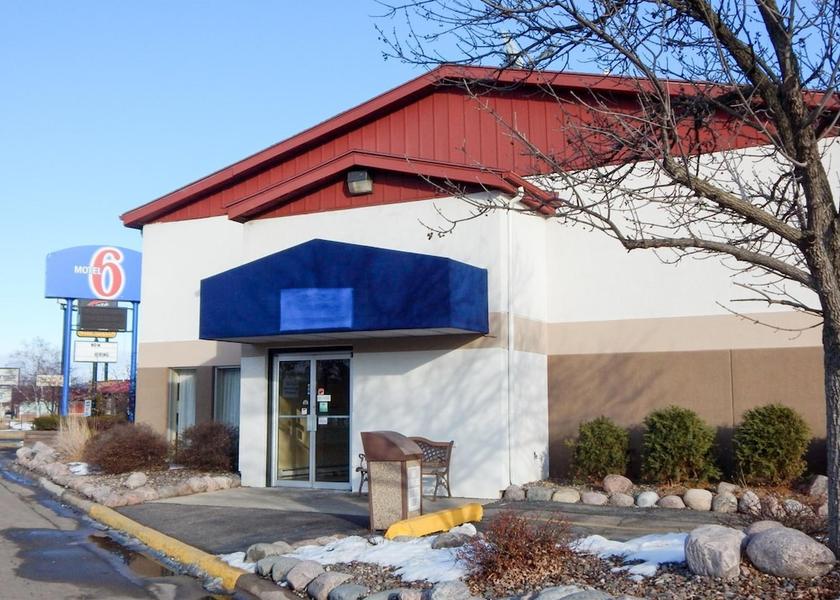 Wisconsin La Crosse Exterior Detail