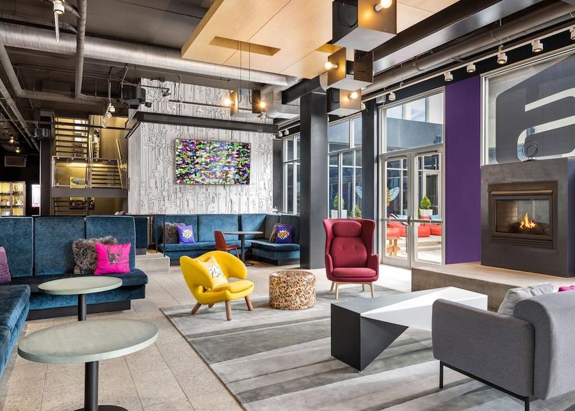 Illinois Rosemont Lobby lounge