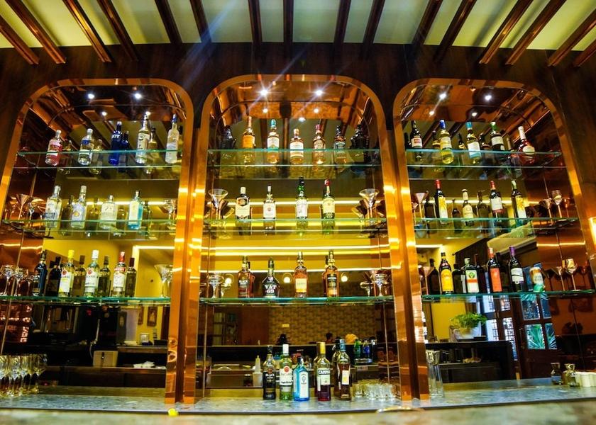 Uttar Pradesh Varanasi Bar (on property)