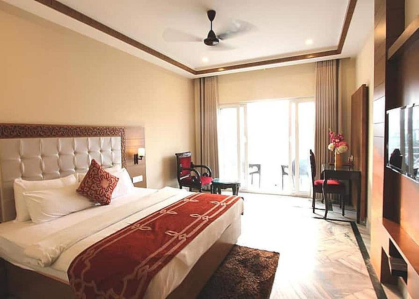 Uttar Pradesh Varanasi Luxury Room with Balcony