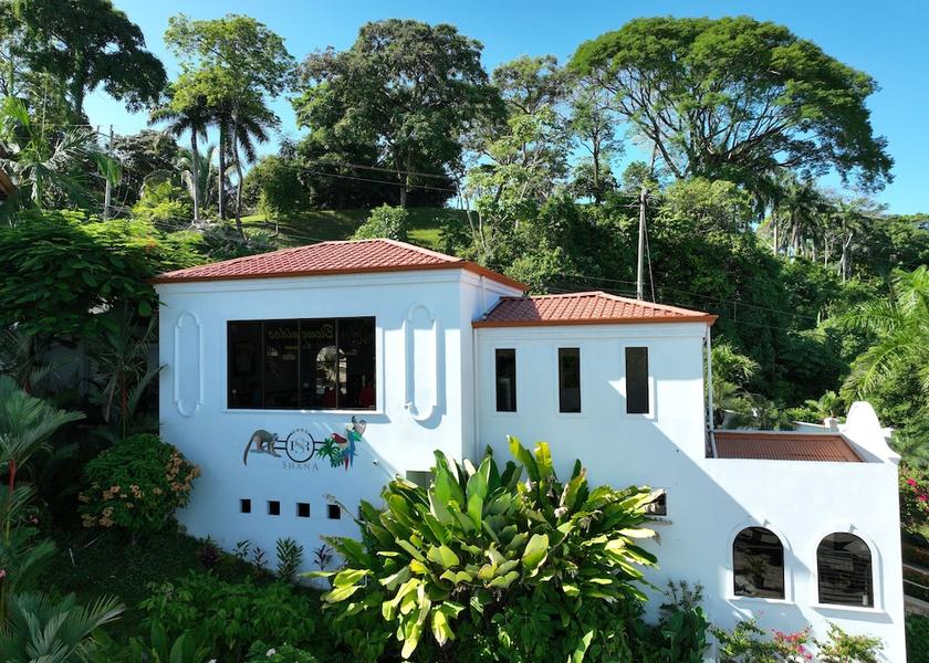 Puntarenas Manuel Antonio Front of property