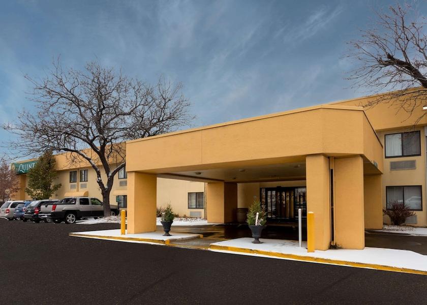 Minnesota Bloomington Exterior Detail