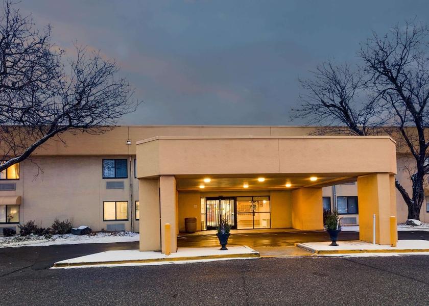 Minnesota Bloomington Exterior Detail