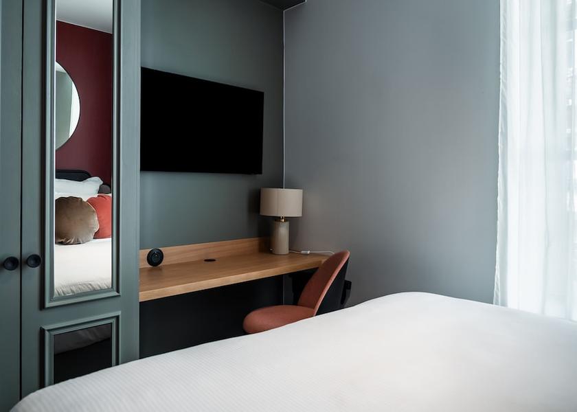 Ile-de-France Paris Room