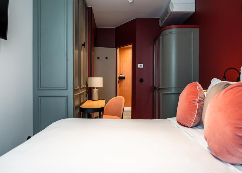Ile-de-France Paris Room