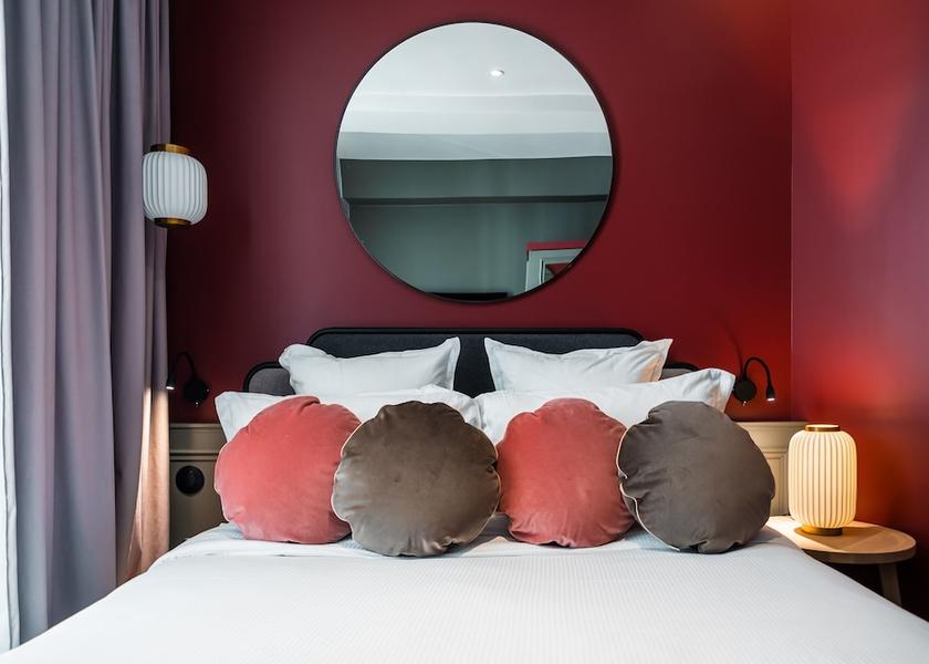 Ile-de-France Paris Room