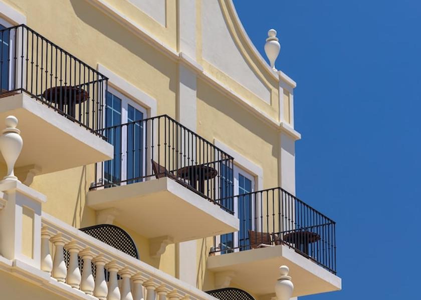 Faro Loulé Exterior Detail
