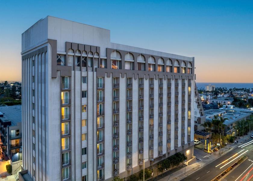 California Santa Monica Exterior