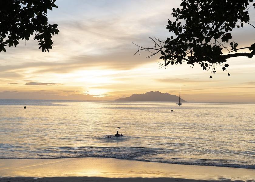  Mahé Island Beach